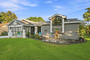 Front Exterior5