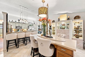 Kitchen Eat-in Area3