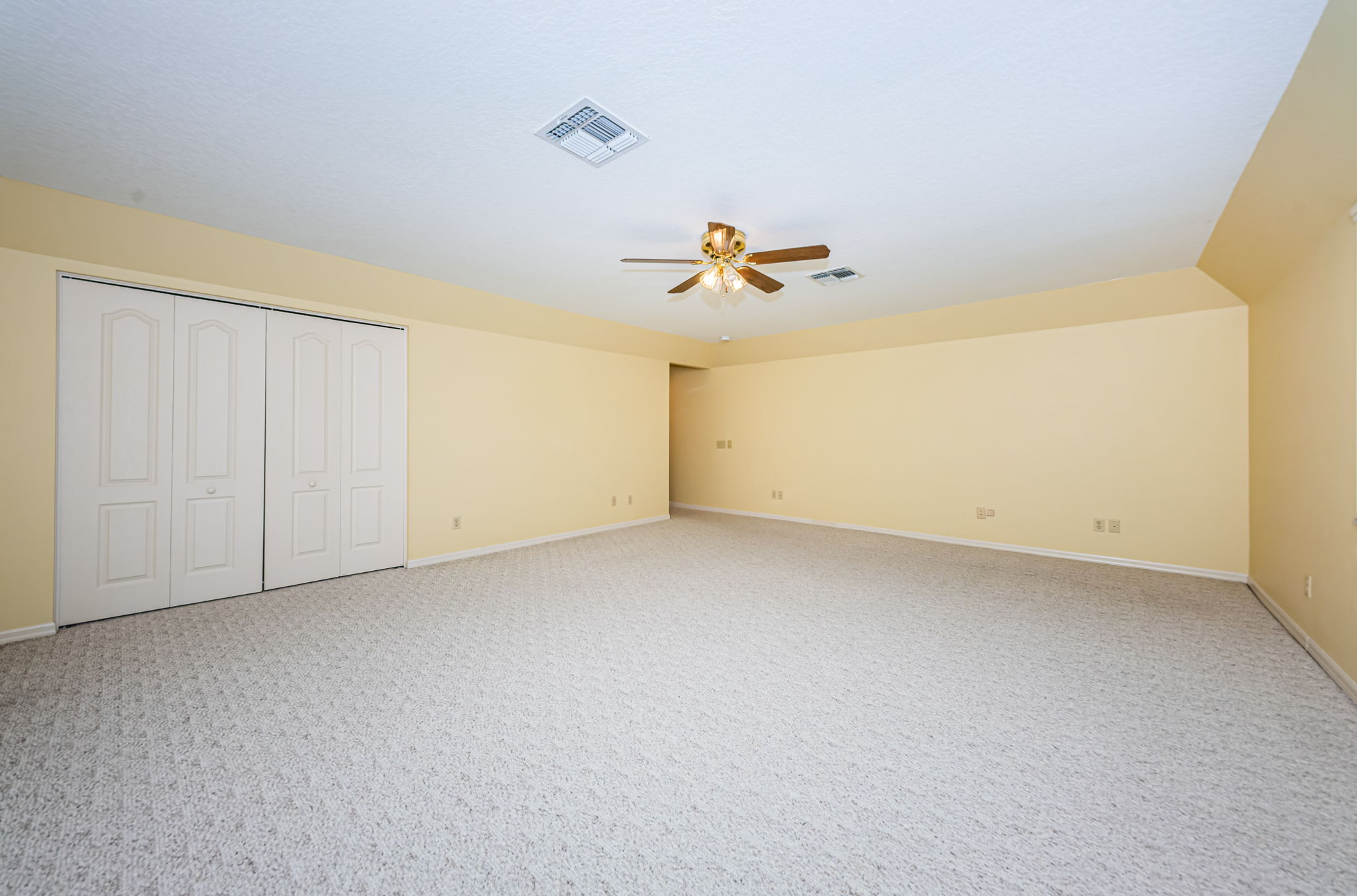 Upper Level Bonus Room1b