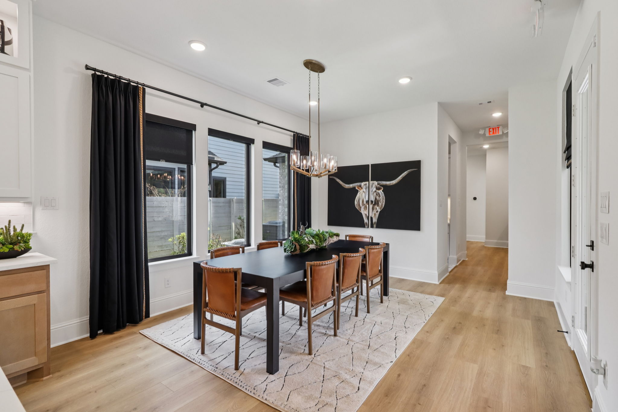 8137 Yall Street-S2101-012