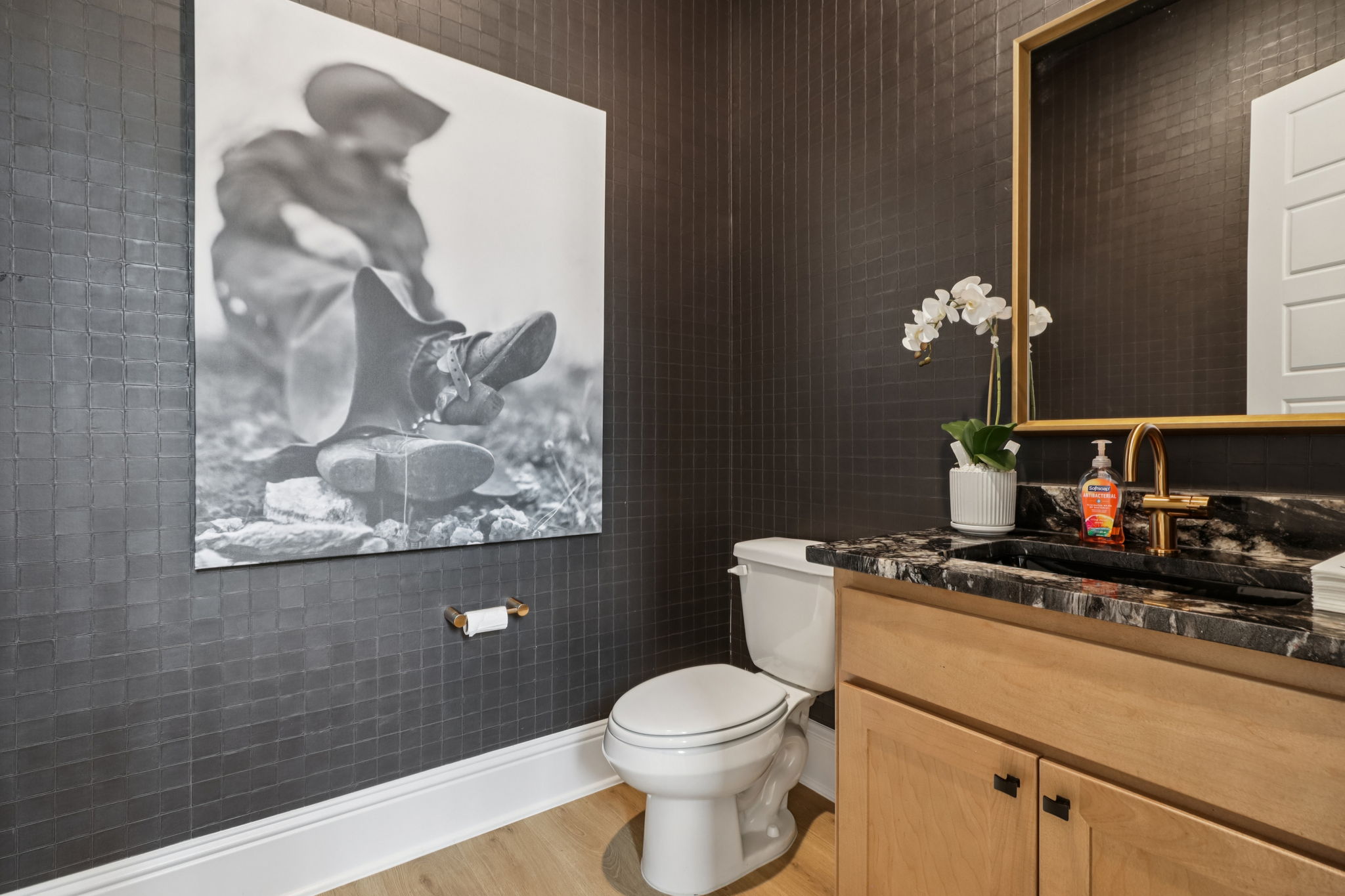 8137 Yall Street-S2101-023