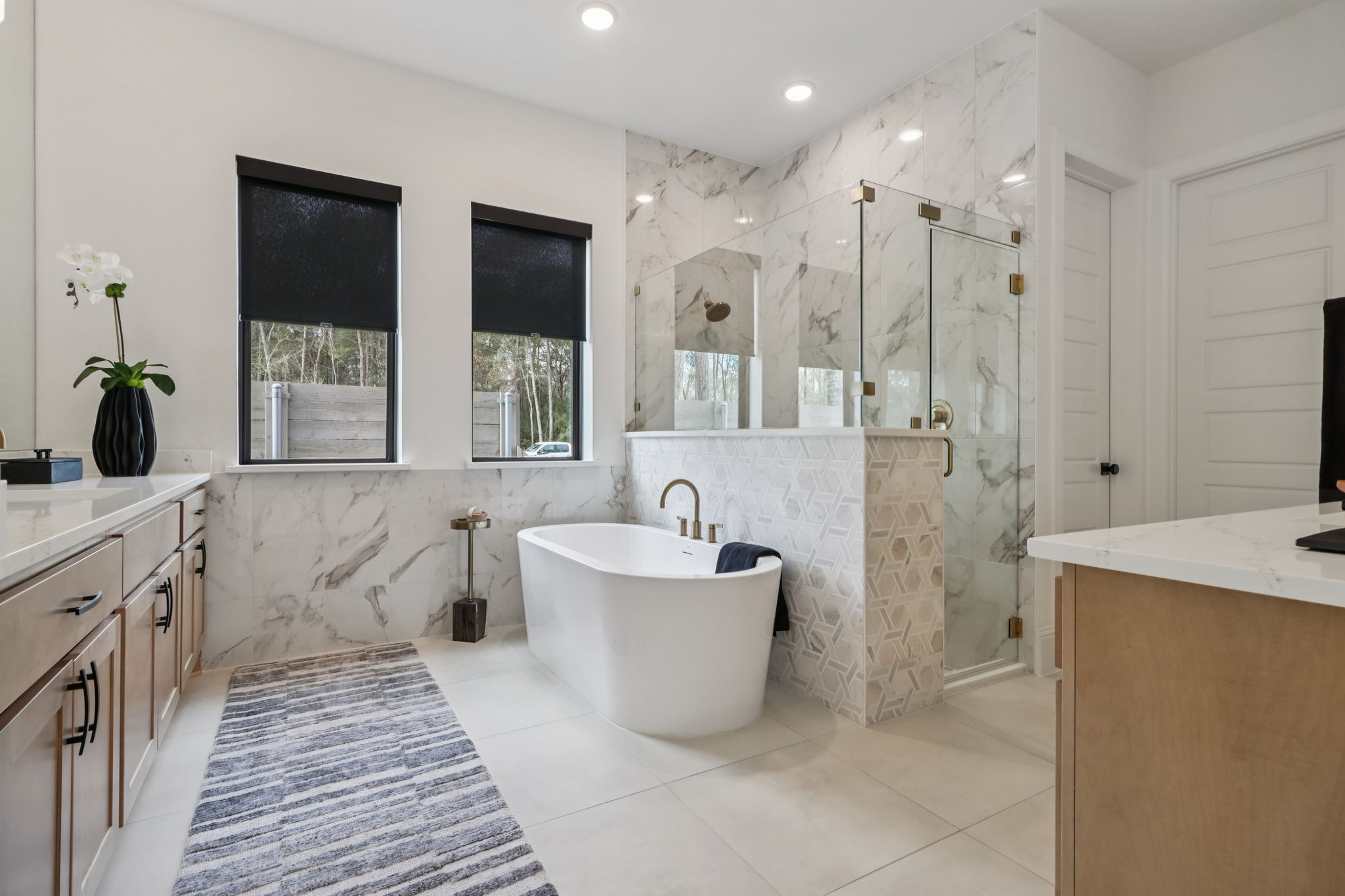 8137 Yall Street-S2101-029