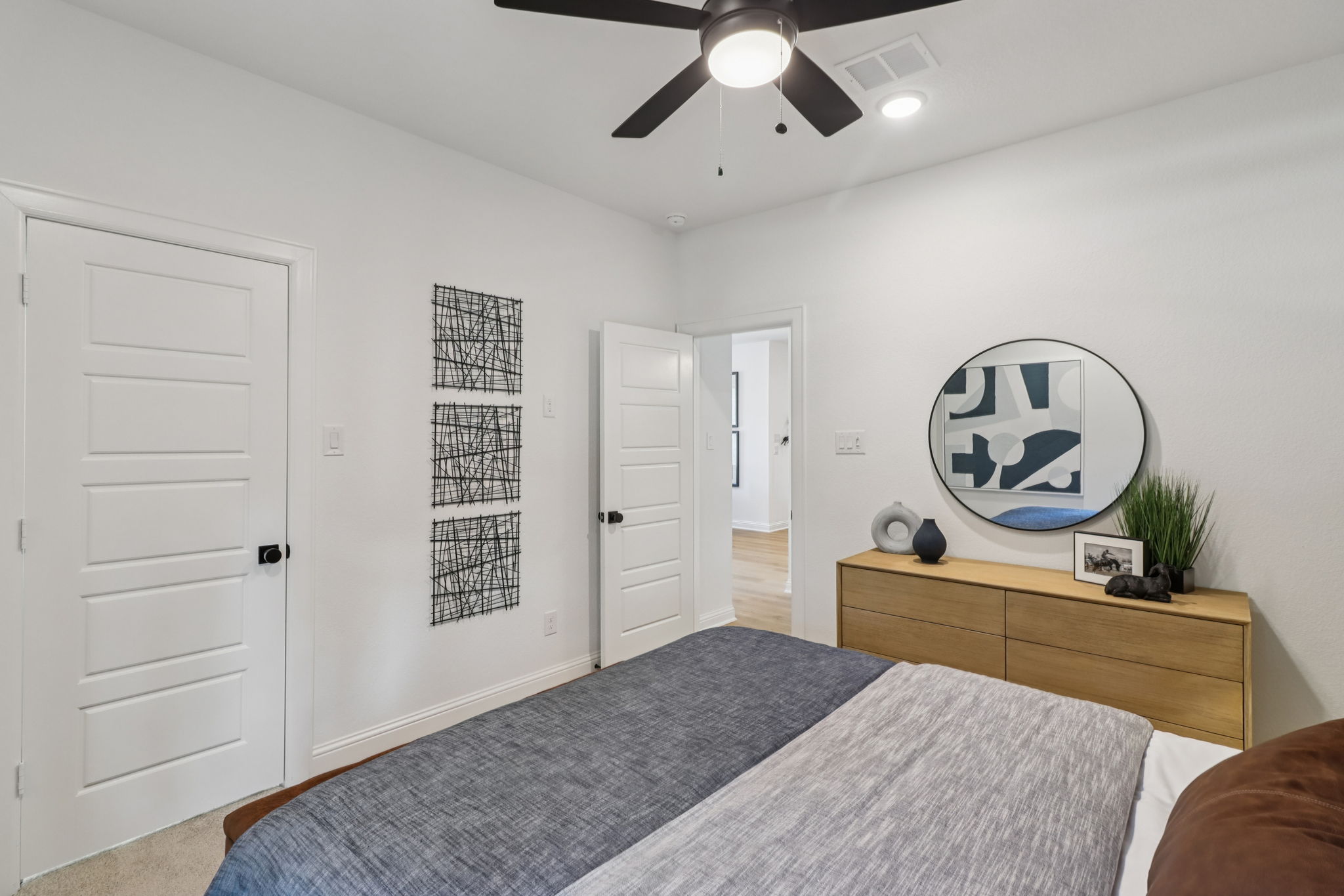 8137 Yall Street-S2101-038