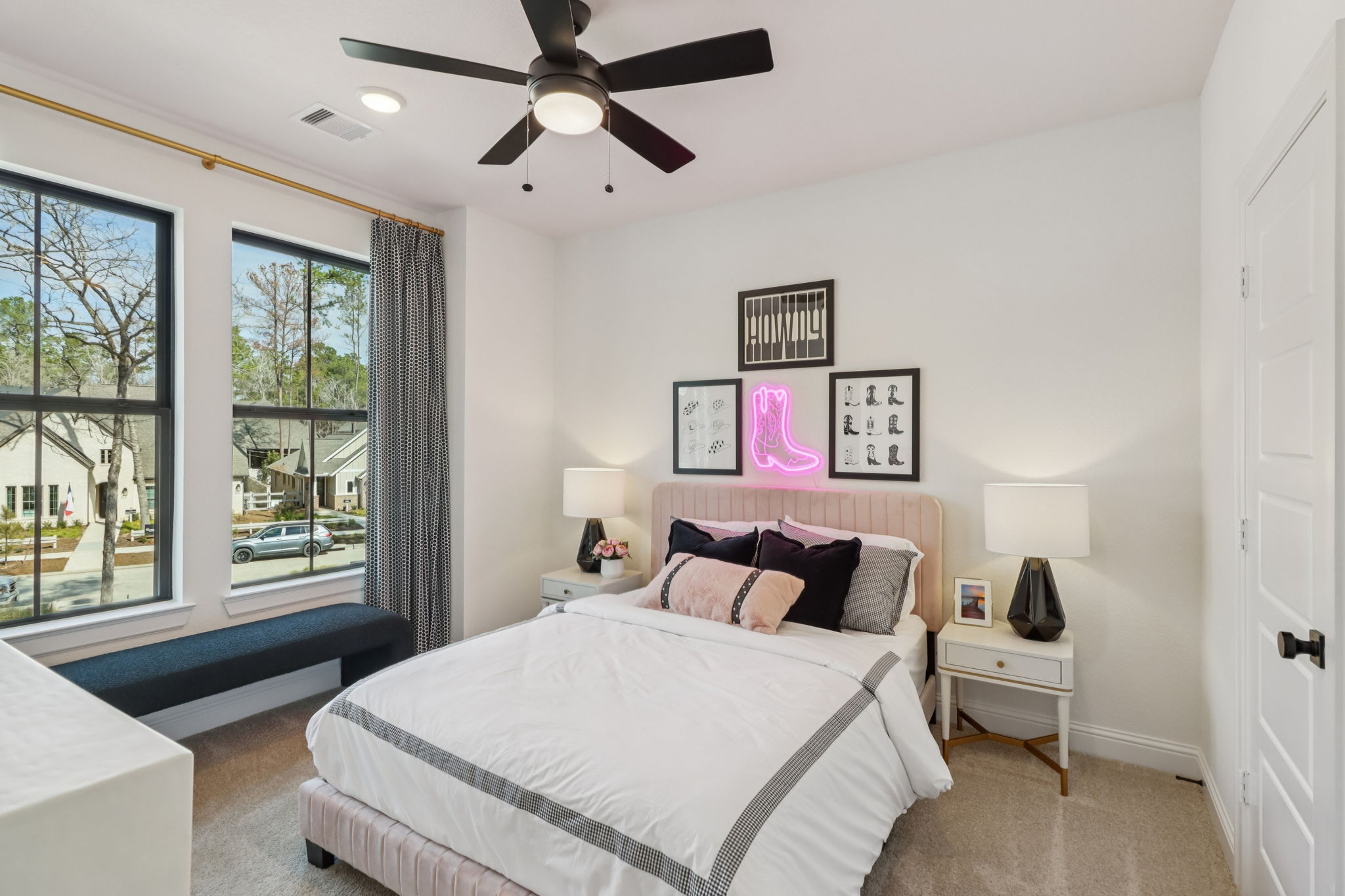 8137 Yall Street-S2101-039