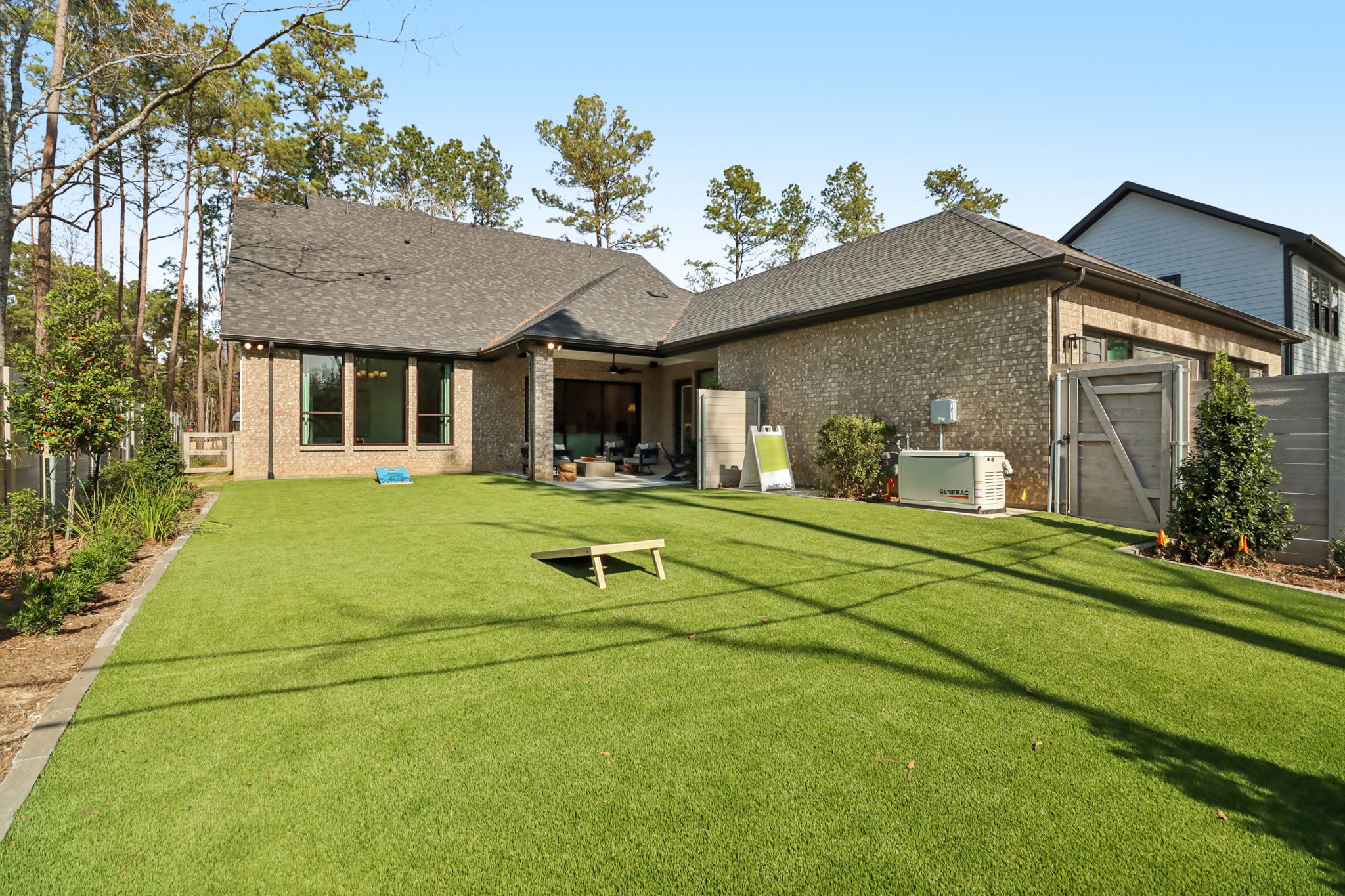 8137 Yall Street-S2101-044