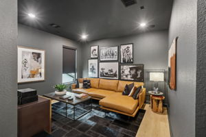 8137 Yall Street-S2101-010