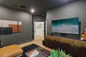 8137 Yall Street-S2101-011