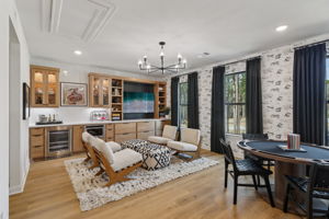 8137 Yall Street-S2101-014