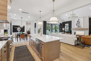 8137 Yall Street-S2101-019