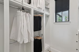 8137 Yall Street-S2101-032