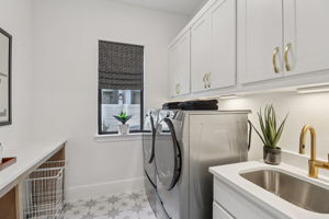 8137 Yall Street-S2101-033