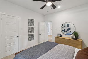 8137 Yall Street-S2101-038