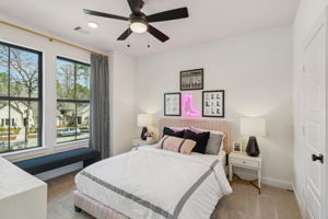 8137 Yall Street-S2101-039