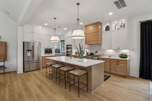 8137 Yall Street-S2101-017