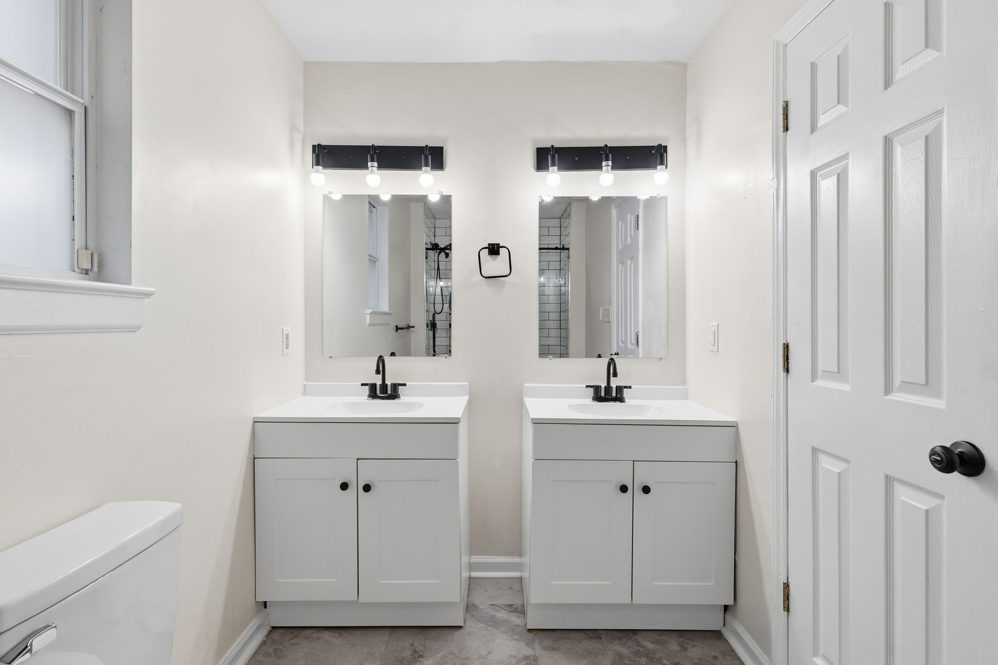 Primary Ensuite (Lower Level)