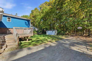 12x12 deck and level yard is perfect for