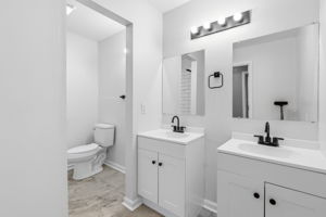 Full Bathroom (Upper Level)