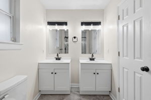 Primary Ensuite (Lower Level)