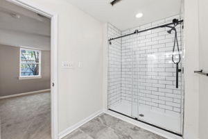 Primary Ensuite (Lower Level)