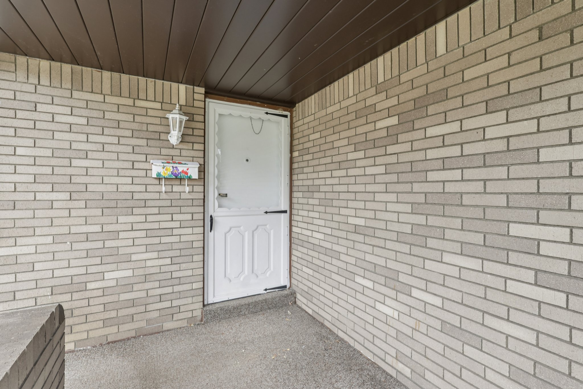 Laura Ave-S2211-005.jpg