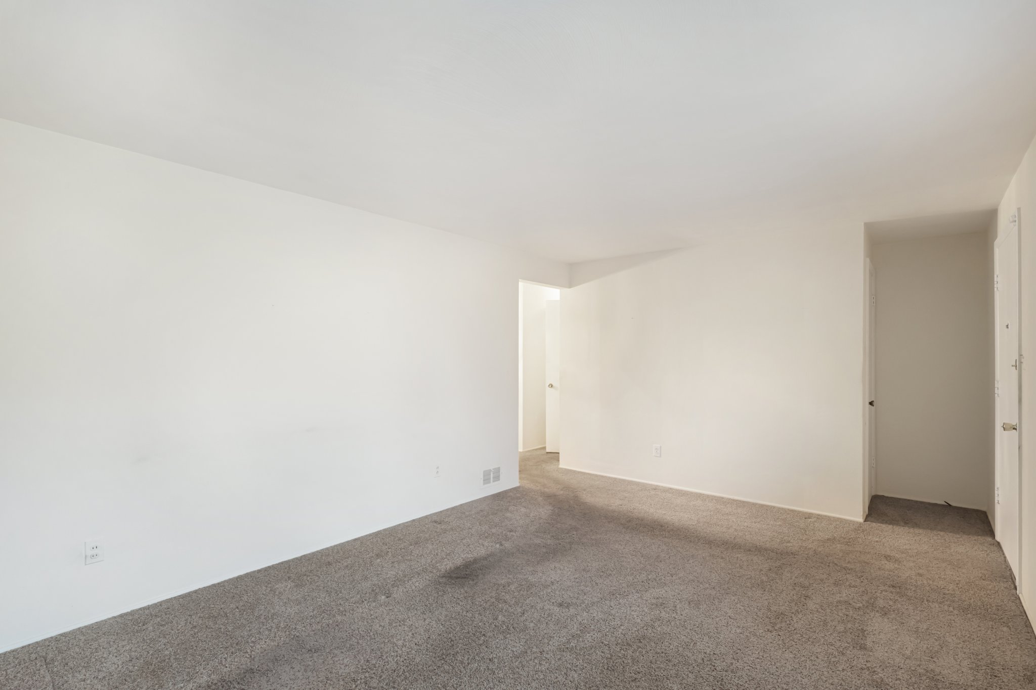 Laura Ave-S2211-007.jpg