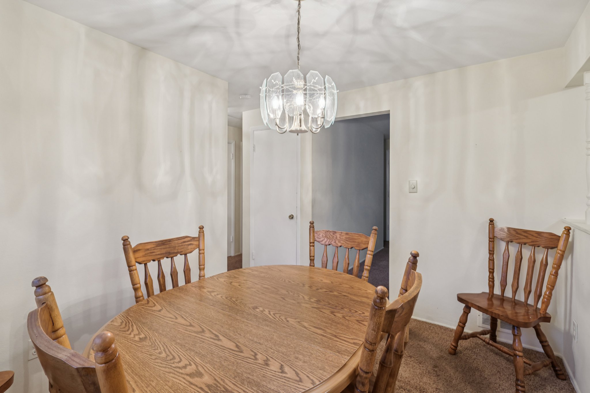 Laura Ave-S2211-010.jpg