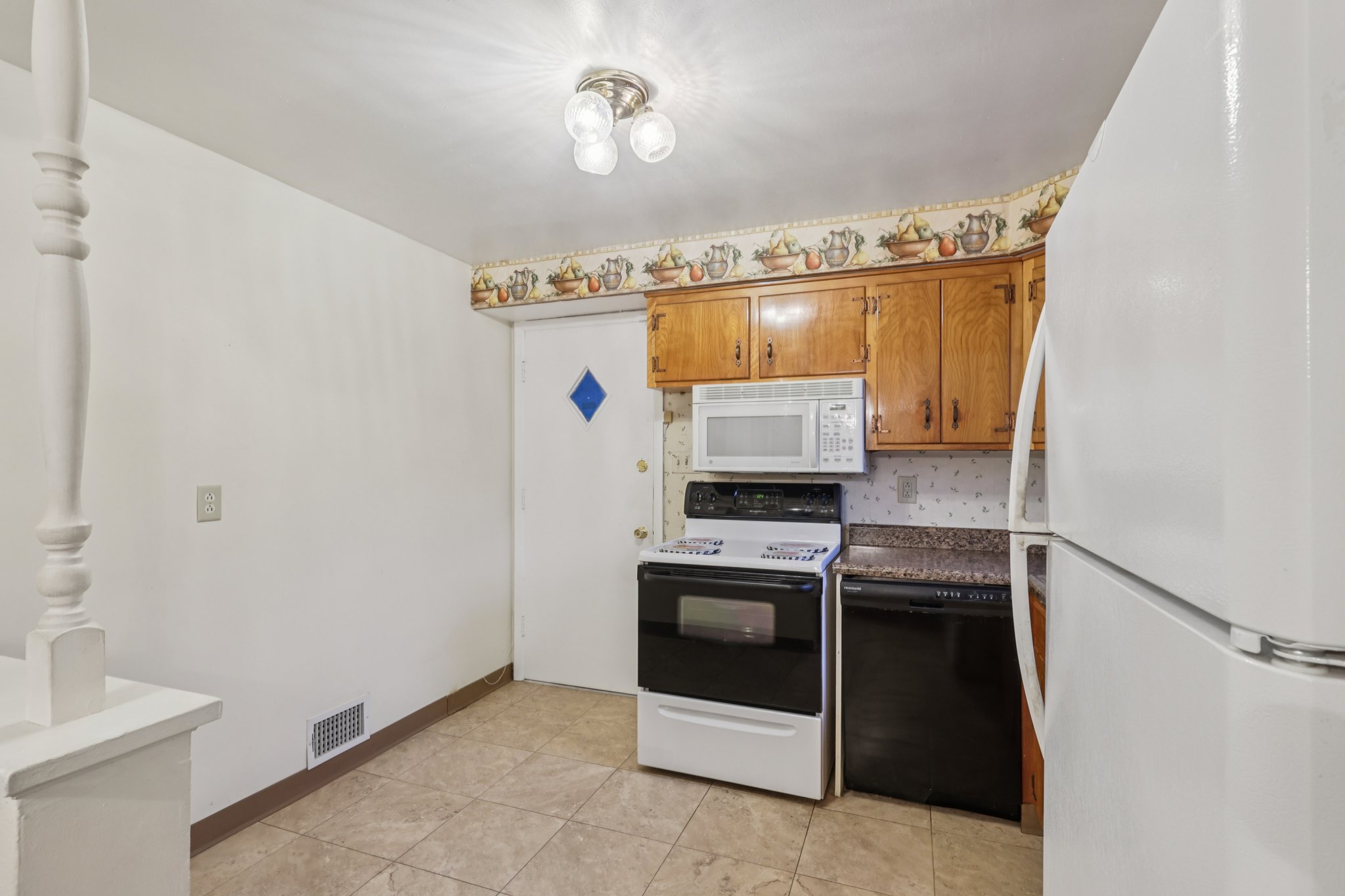 Laura Ave-S2211-012.jpg