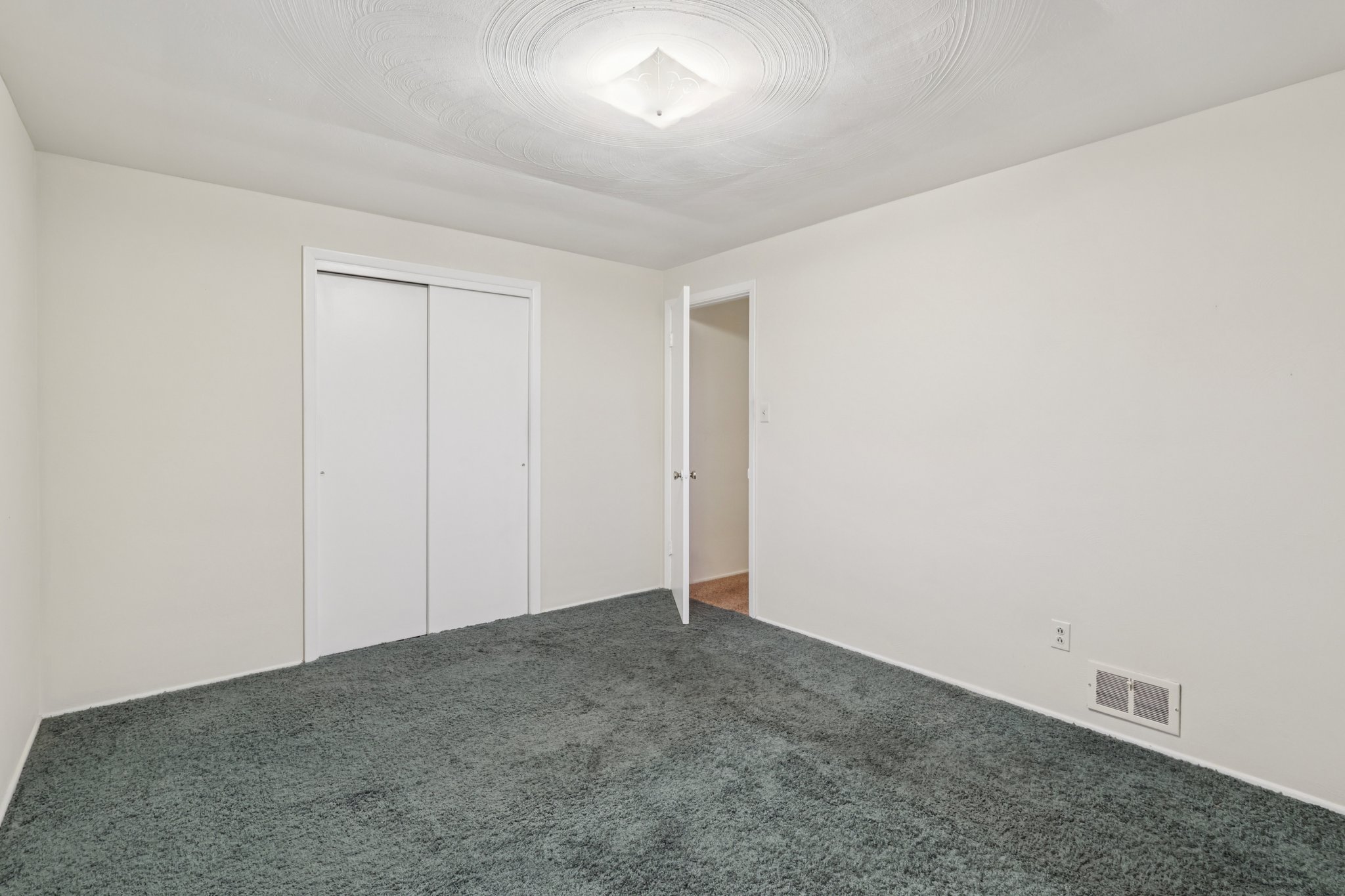 Laura Ave-S2211-025.jpg