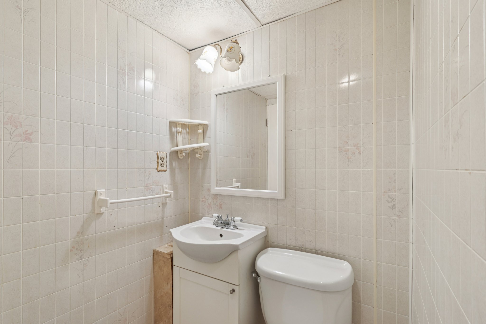 Laura Ave-S2211-027.jpg