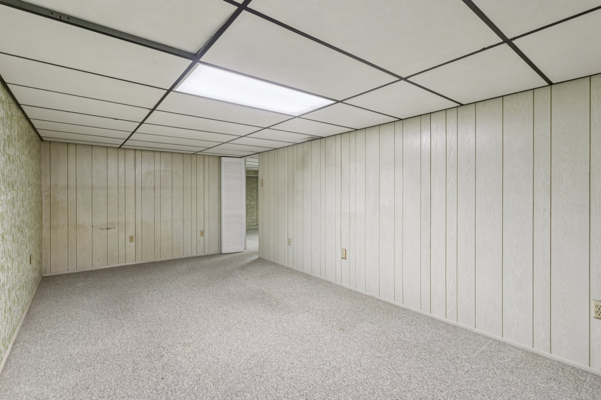 Laura Ave-S2211-031.jpg