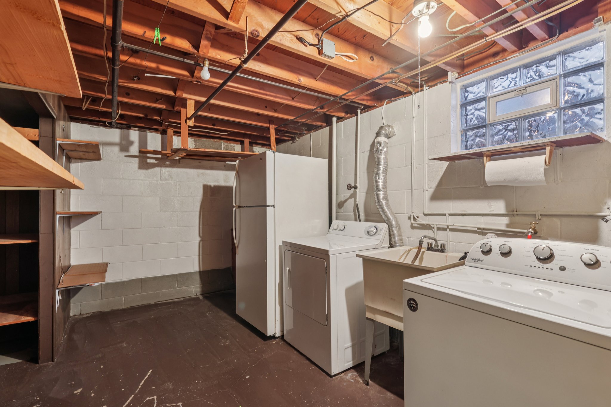 Laura Ave-S2211-032.jpg