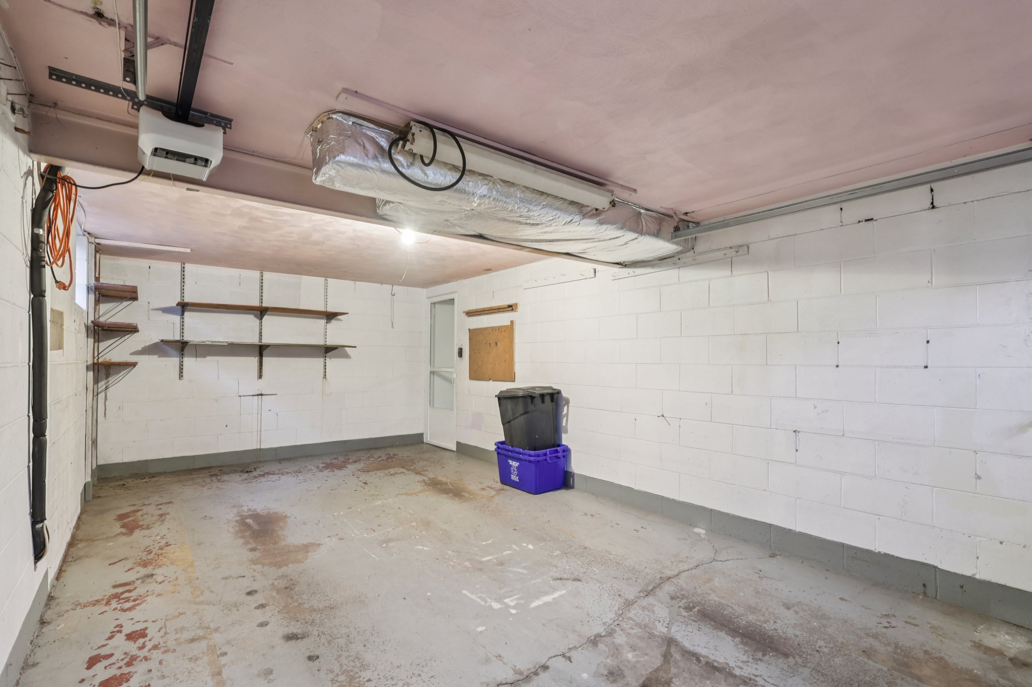 Laura Ave-S2211-034.jpg