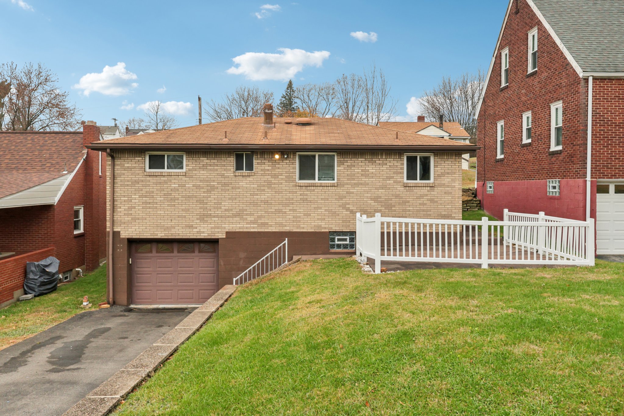 Laura Ave-S2211-037.jpg