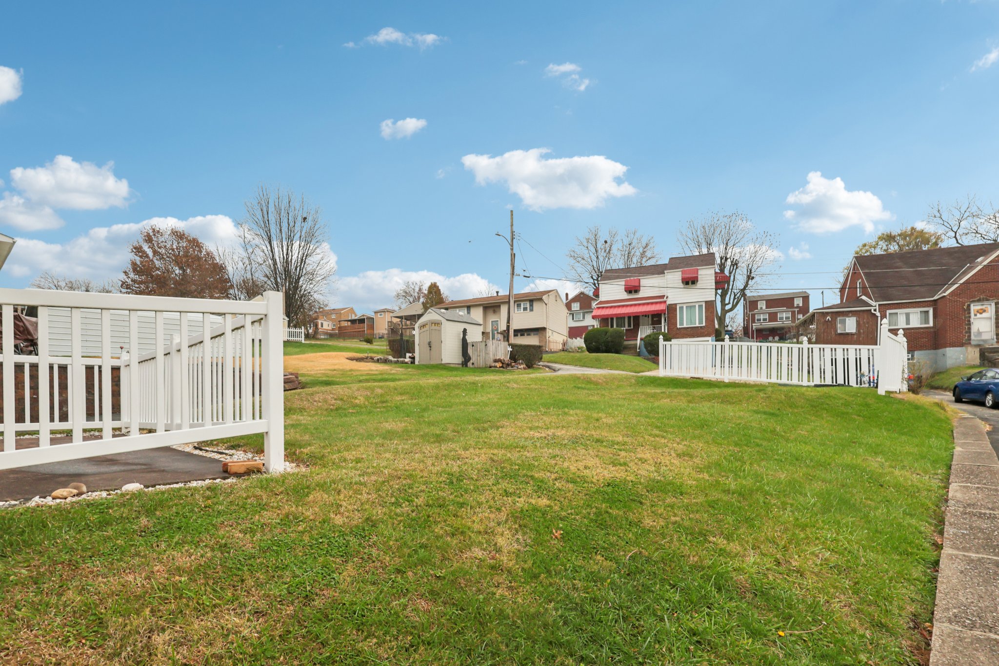 Laura Ave-S2211-041.jpg