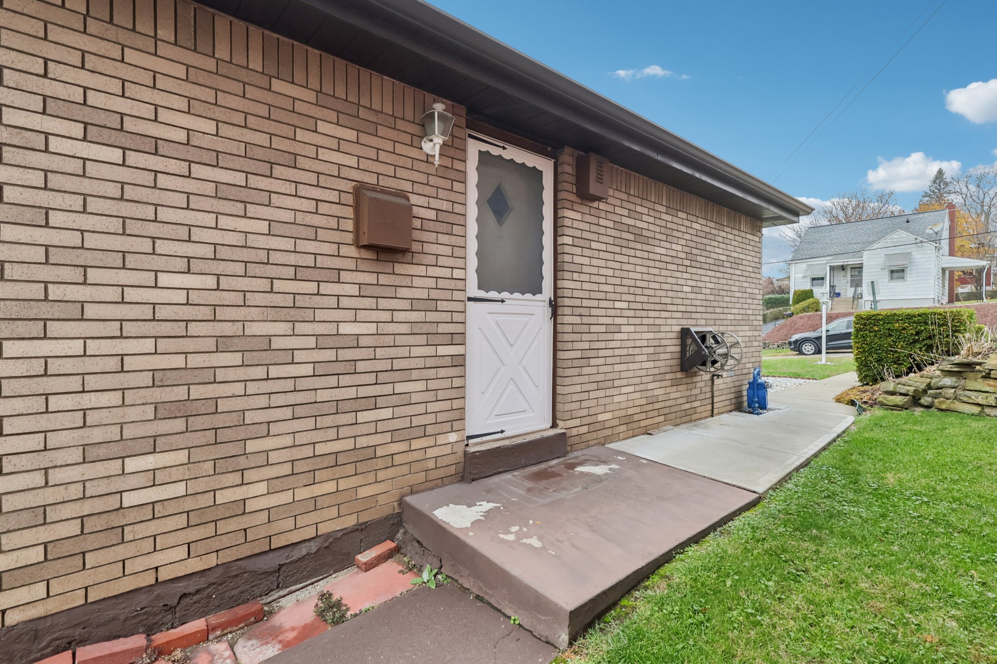 Laura Ave-S2211-042.jpg