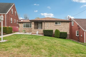 Laura Ave-S2211-001.jpg