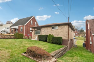 Laura Ave-S2211-003.jpg