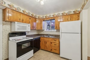 Laura Ave-S2211-013.jpg