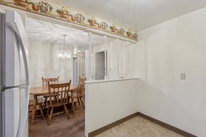 Laura Ave-S2211-015.jpg