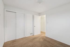 Laura Ave-S2211-020.jpg