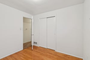 Laura Ave-S2211-022.jpg