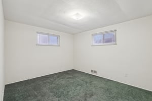 Laura Ave-S2211-023.jpg