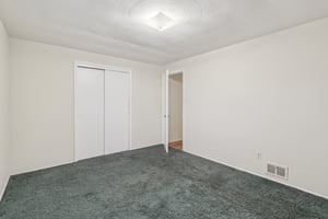 Laura Ave-S2211-025.jpg