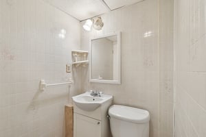 Laura Ave-S2211-027.jpg