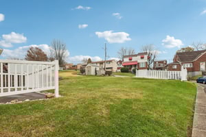 Laura Ave-S2211-041.jpg