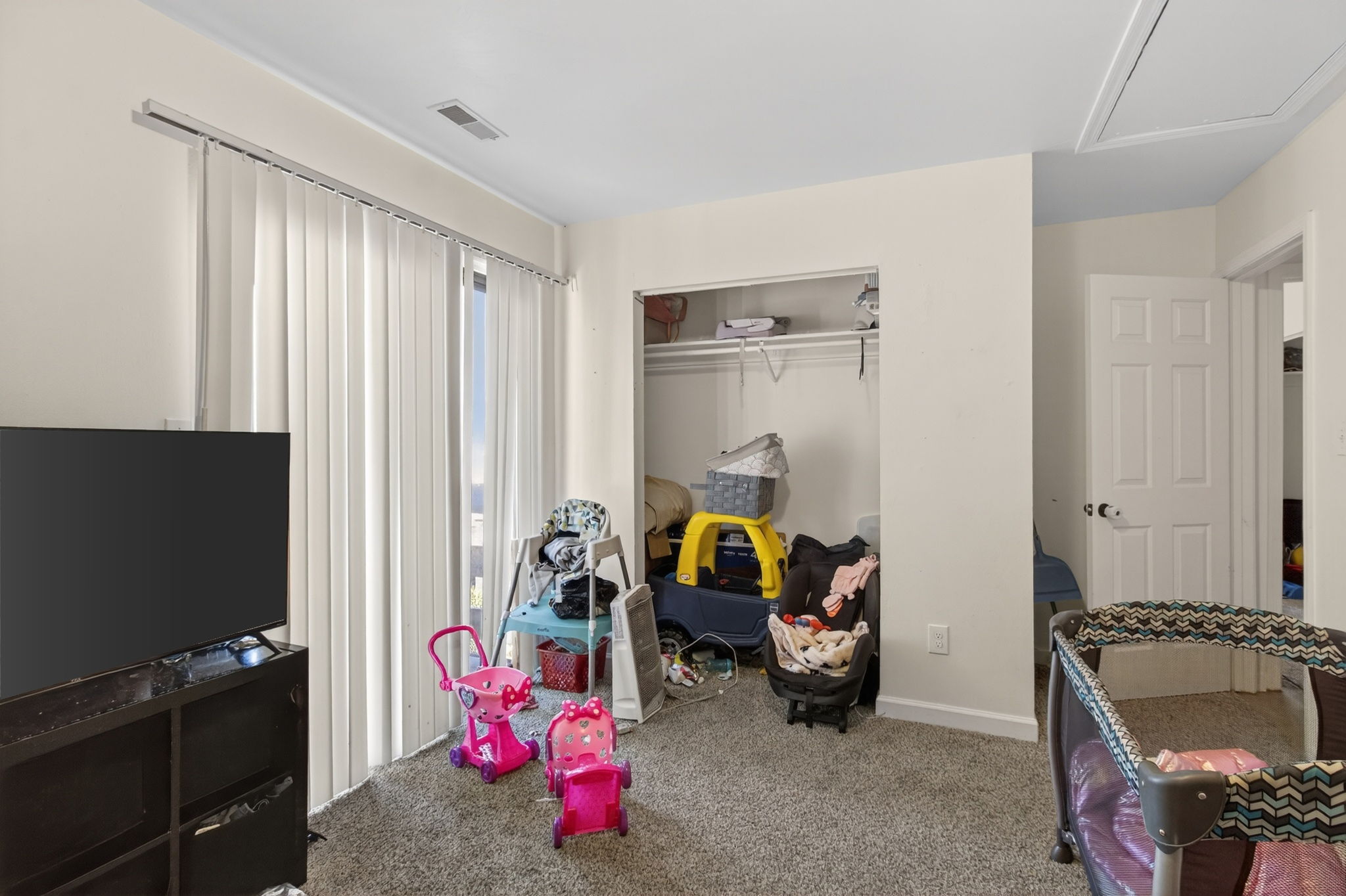 Upstairs Unit B Bedroom 1