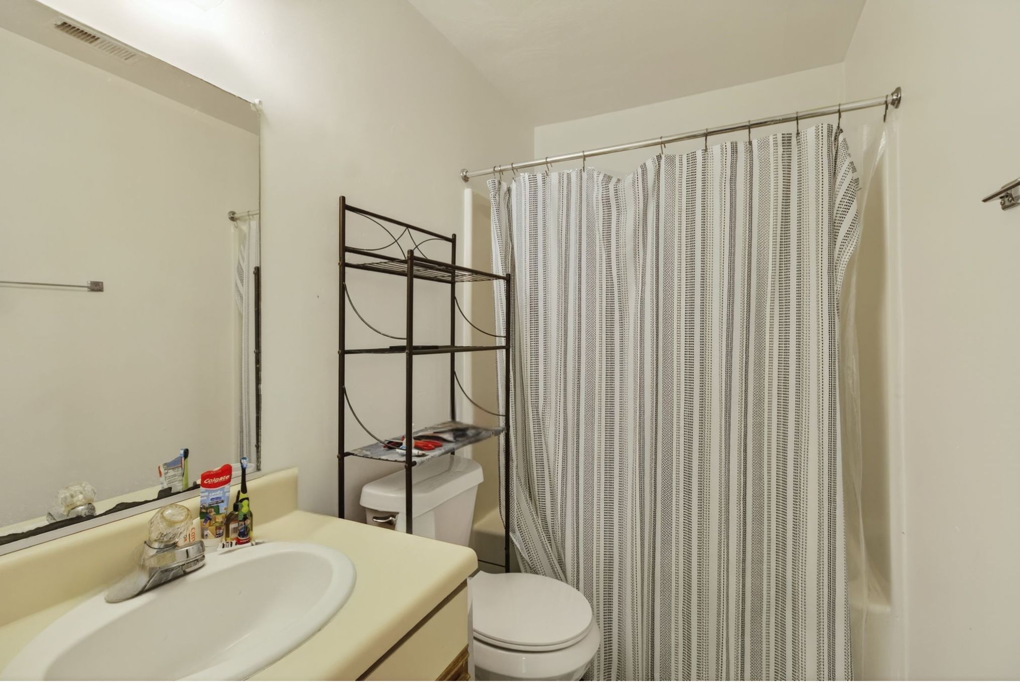 Upstairs Unit B Shared Bath