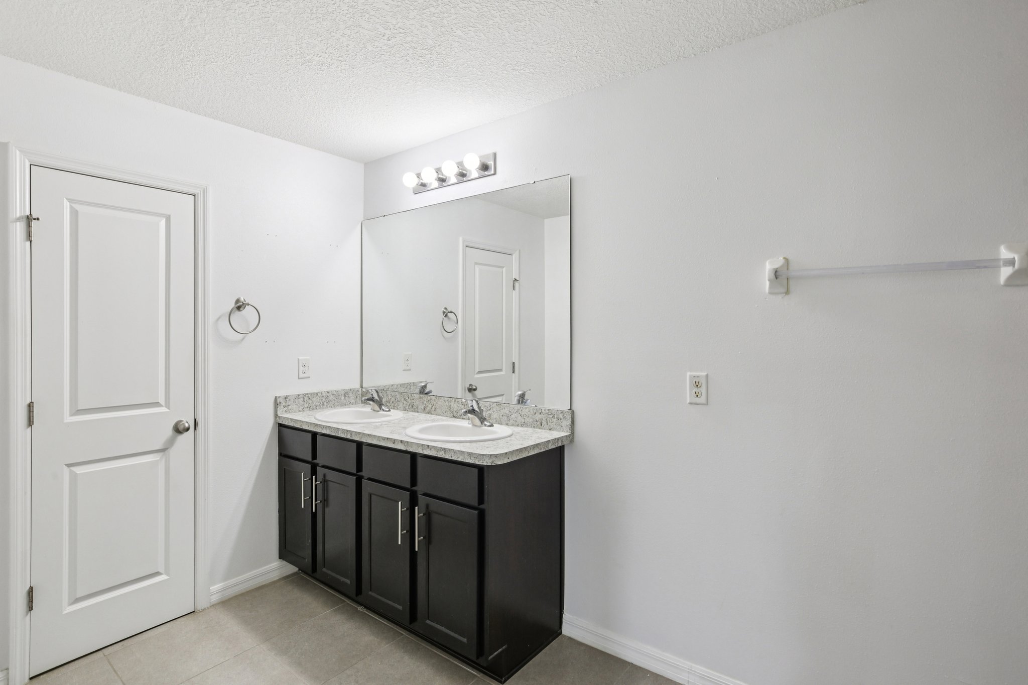 Wiltonway Dr-S1204-030.jpg