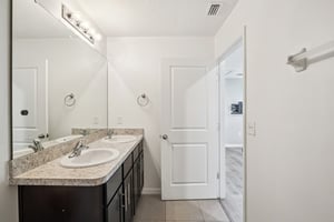 Wiltonway Dr-S1204-034.jpg