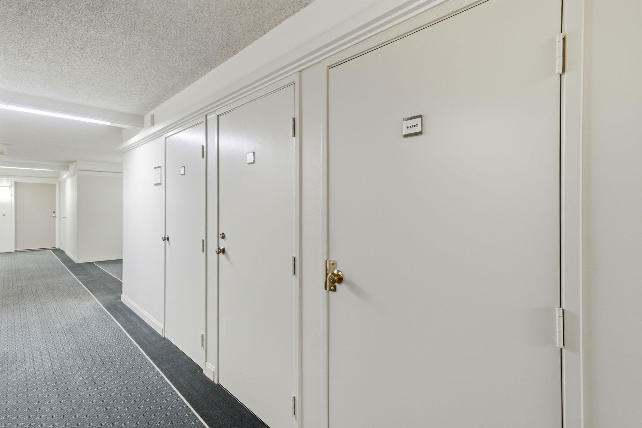 005_F8_815 N Humboldt St 302